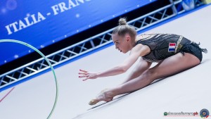 karbanov helene   hoop sfa00277 copia